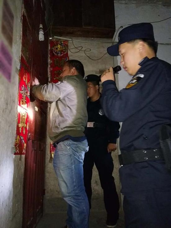 吉林粗心妈妈误将幼女锁家中 